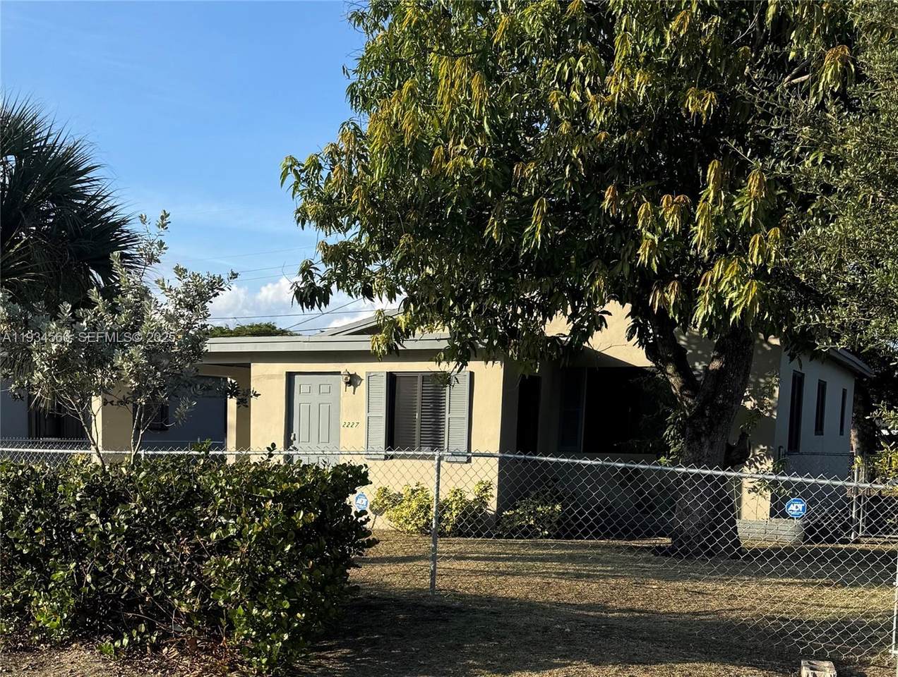 2227 9th Ct - Photo 1