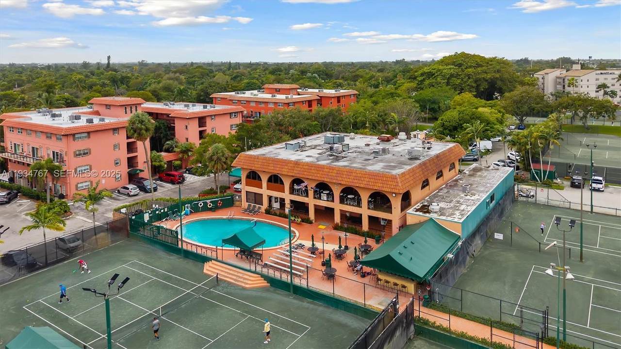 620 Tennis Club Dr - Photo 1
