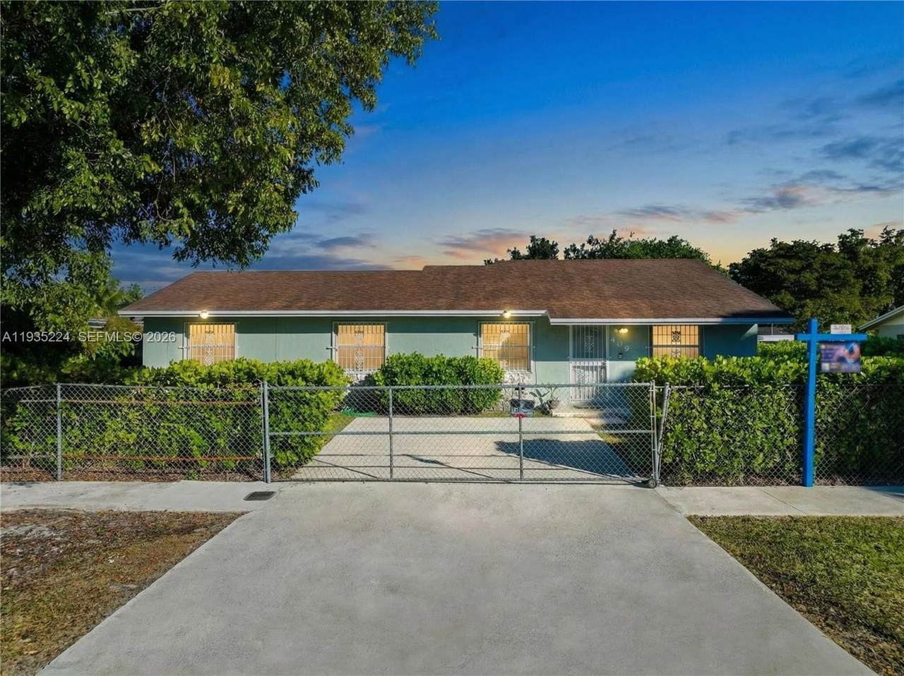 409 8th Ave - Photo 1