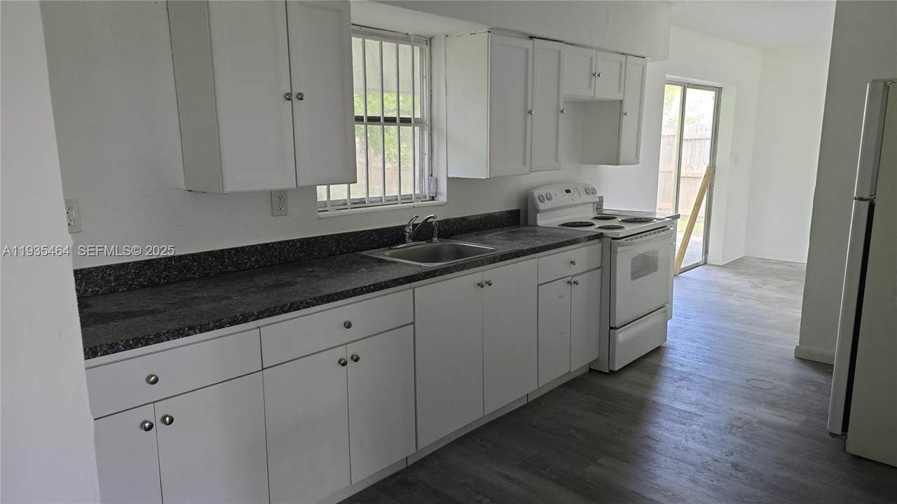 5167 Pat Pl - Photo 1