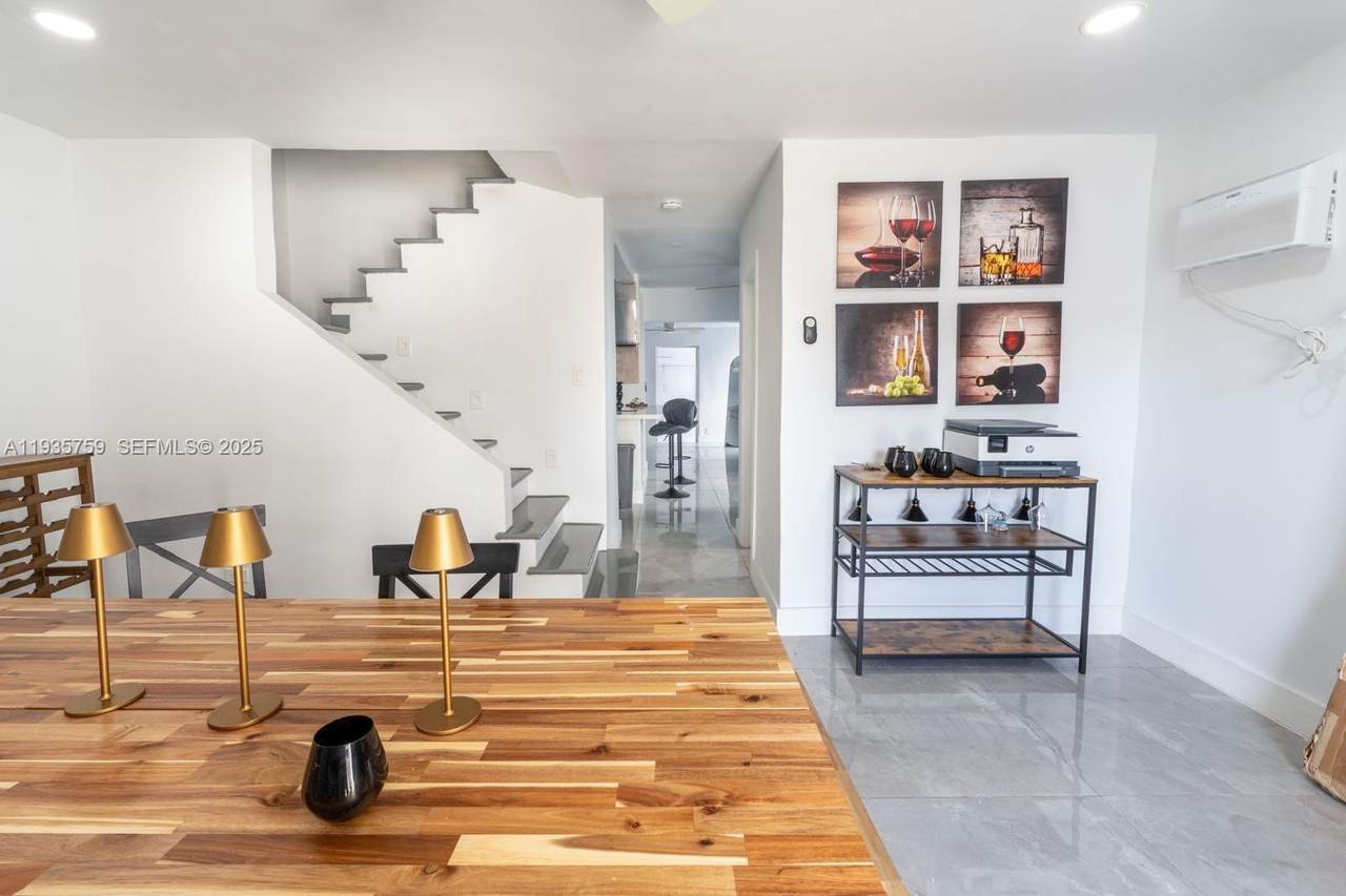 711 85th St - Photo 1