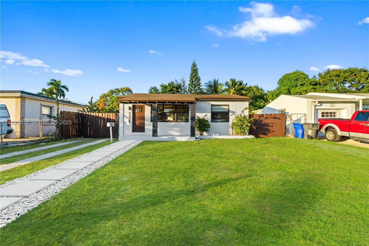 2439 Rodman St - Photo 1