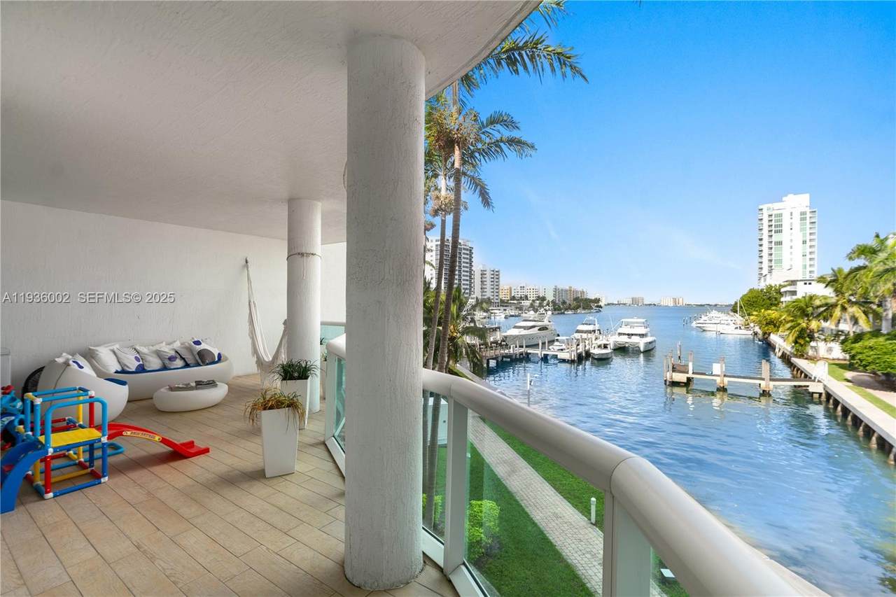 7918 Harbor Island Dr - Photo 1