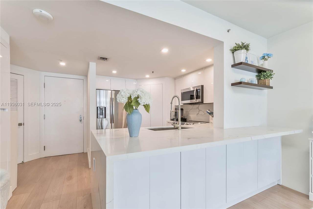 701 Brickell Key Blvd - Photo 1