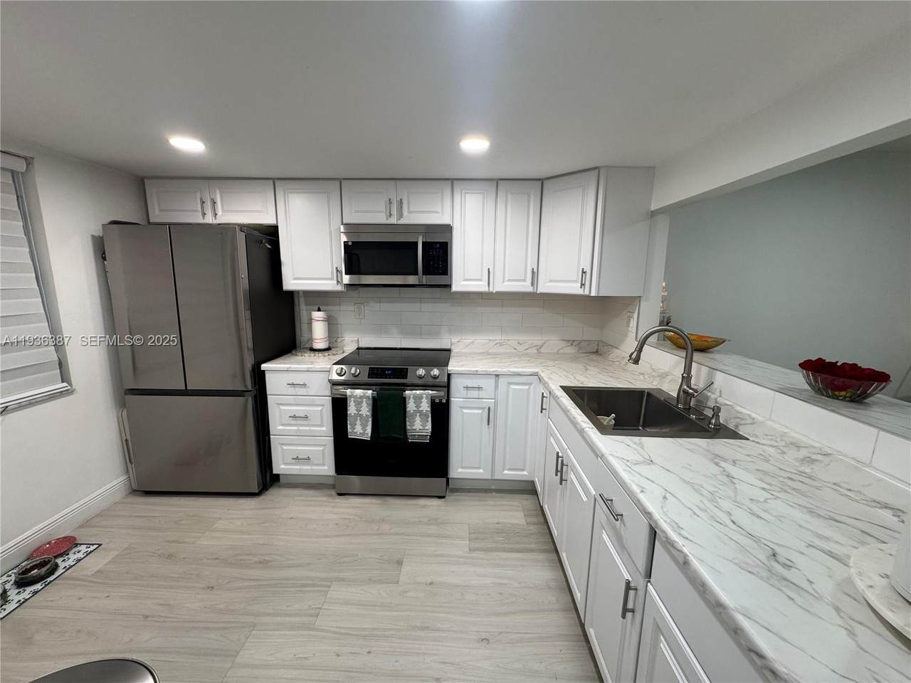 900 Colony Point Cir - Photo 1