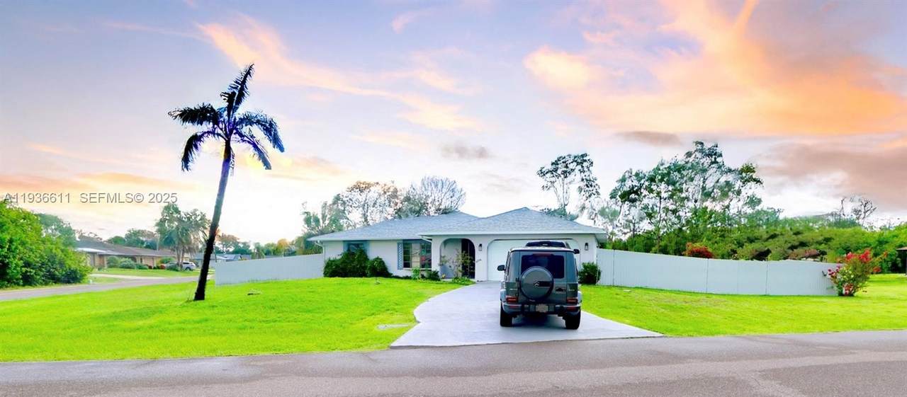 1160 Tyrone St - Photo 1