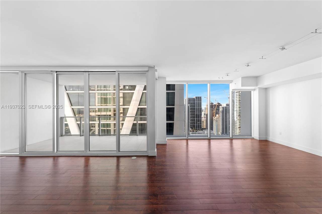 1040 Biscayne Blvd - Photo 1