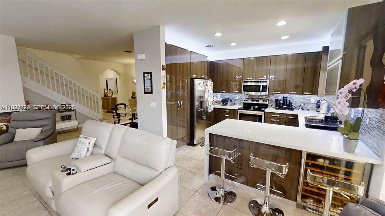 4231 165th Ct - Photo 1