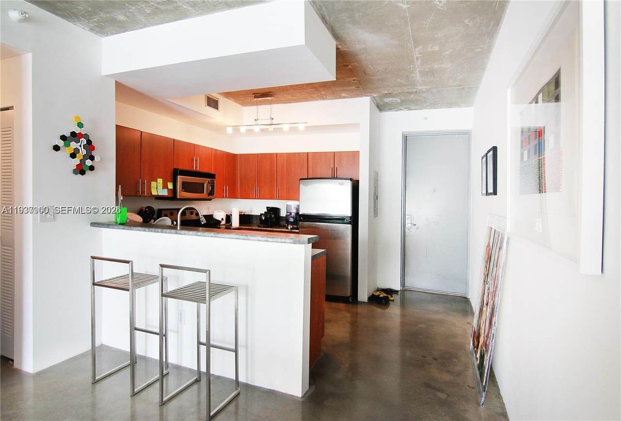 455 25th St - Photo 1