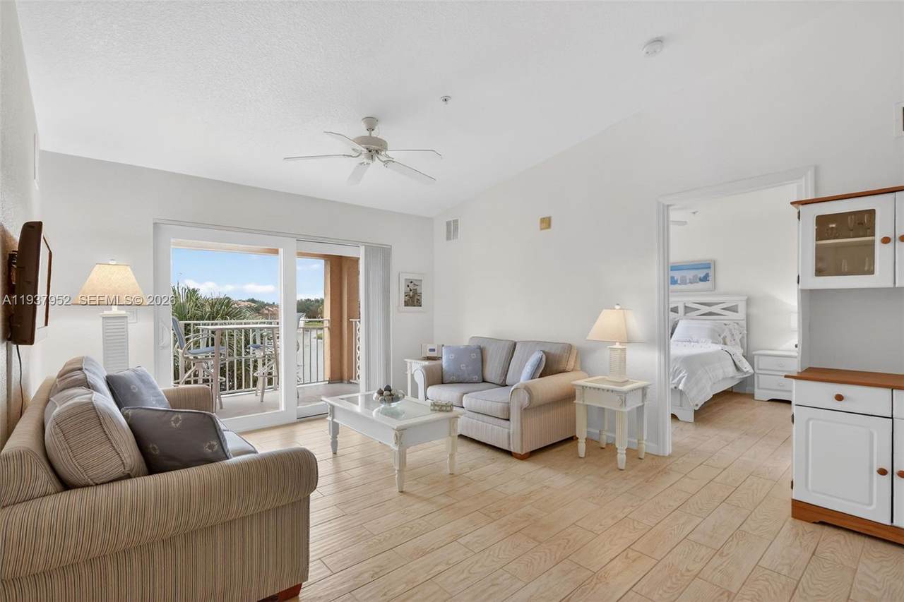 221 Palm Dr - Photo 1