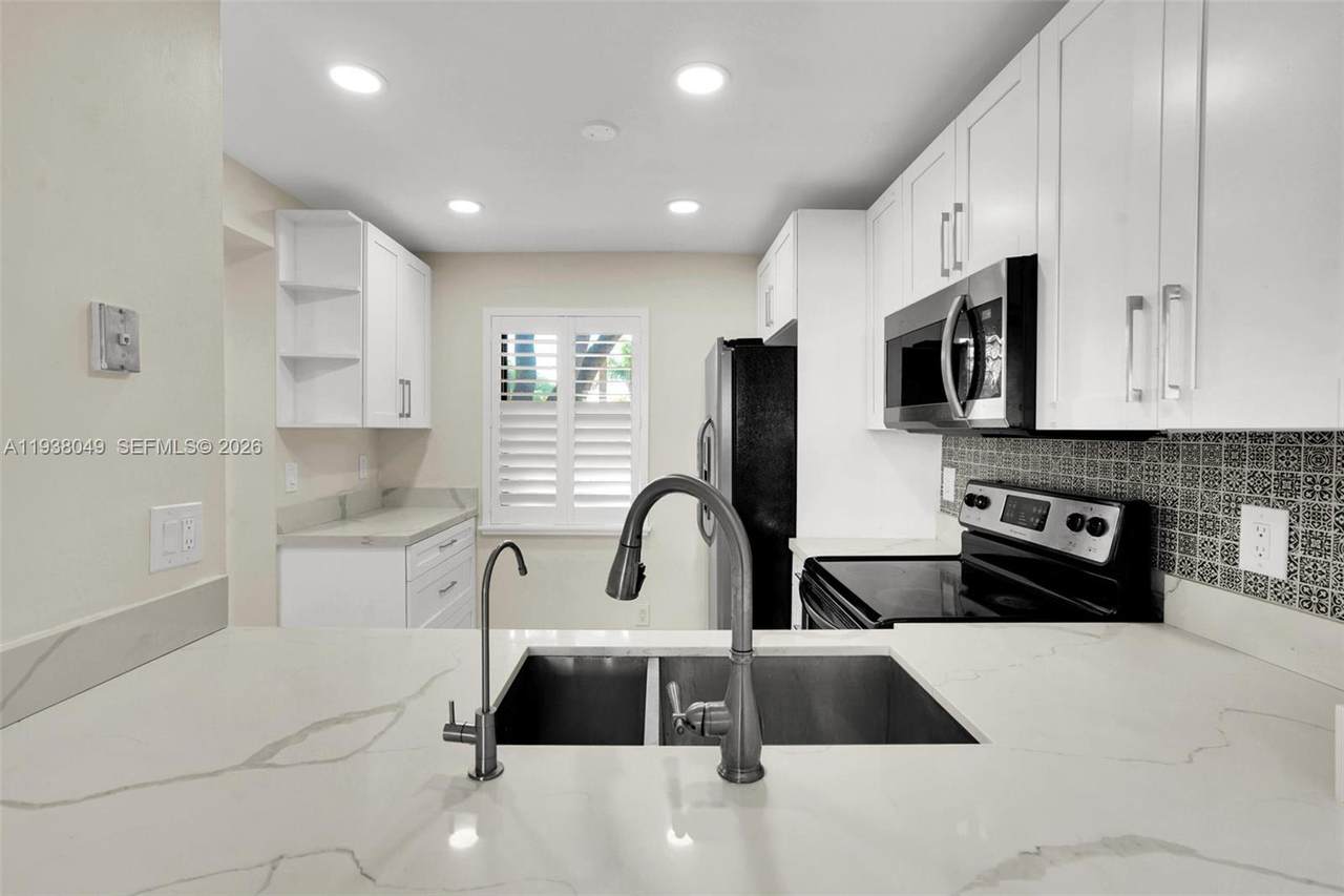 10401 Broward Blvd - Photo 1