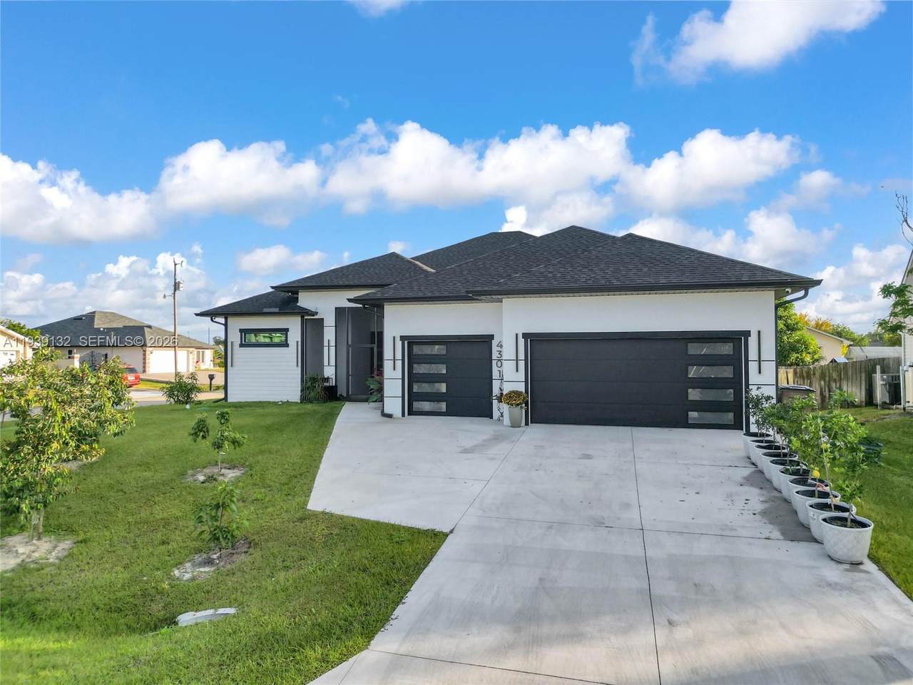 4301 10th St W - Photo 1