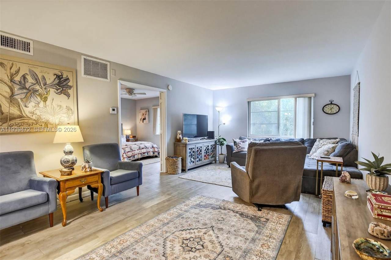 124 19th Ct - Photo 1