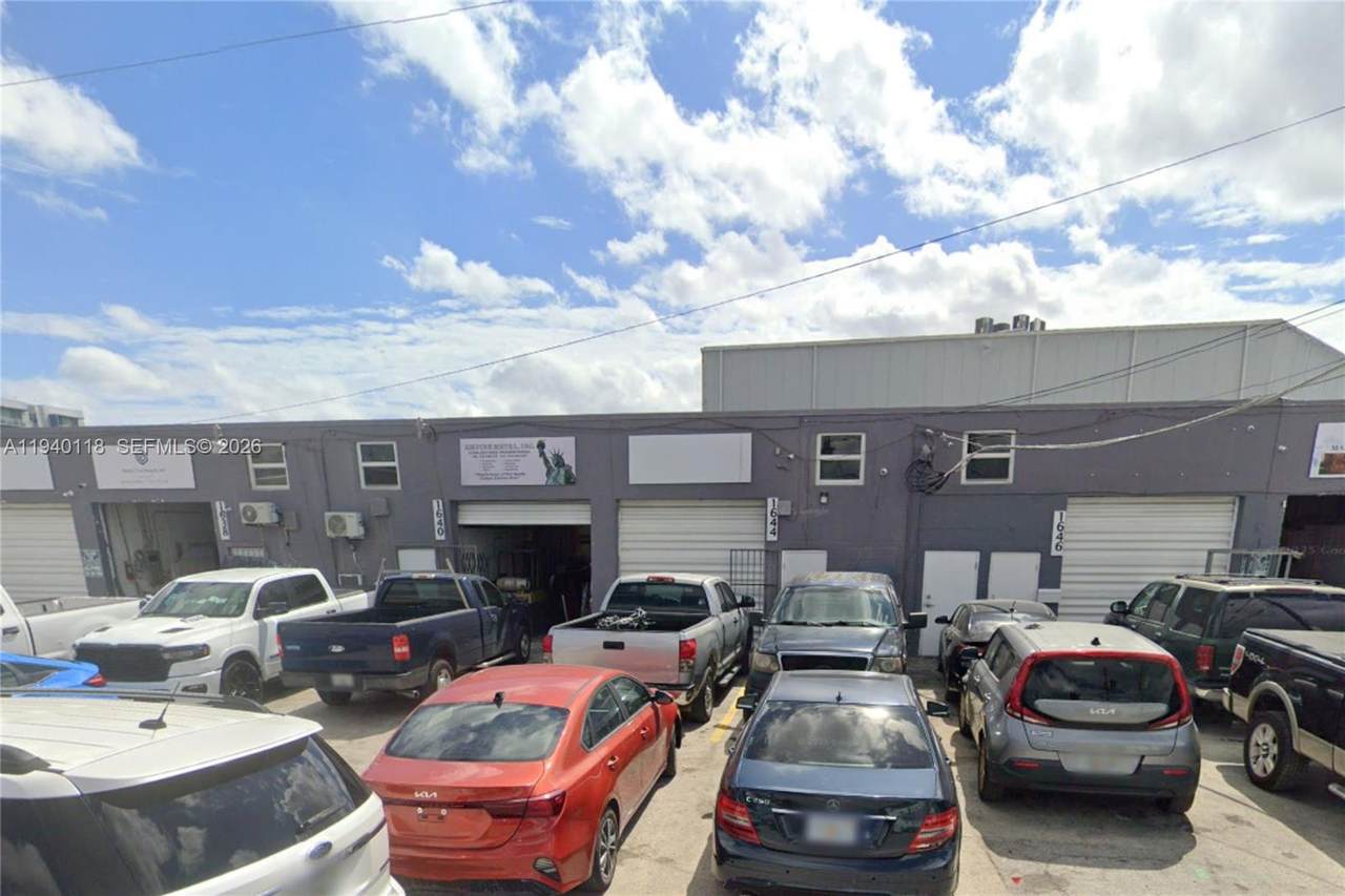 1646 31st Pl - Photo 1