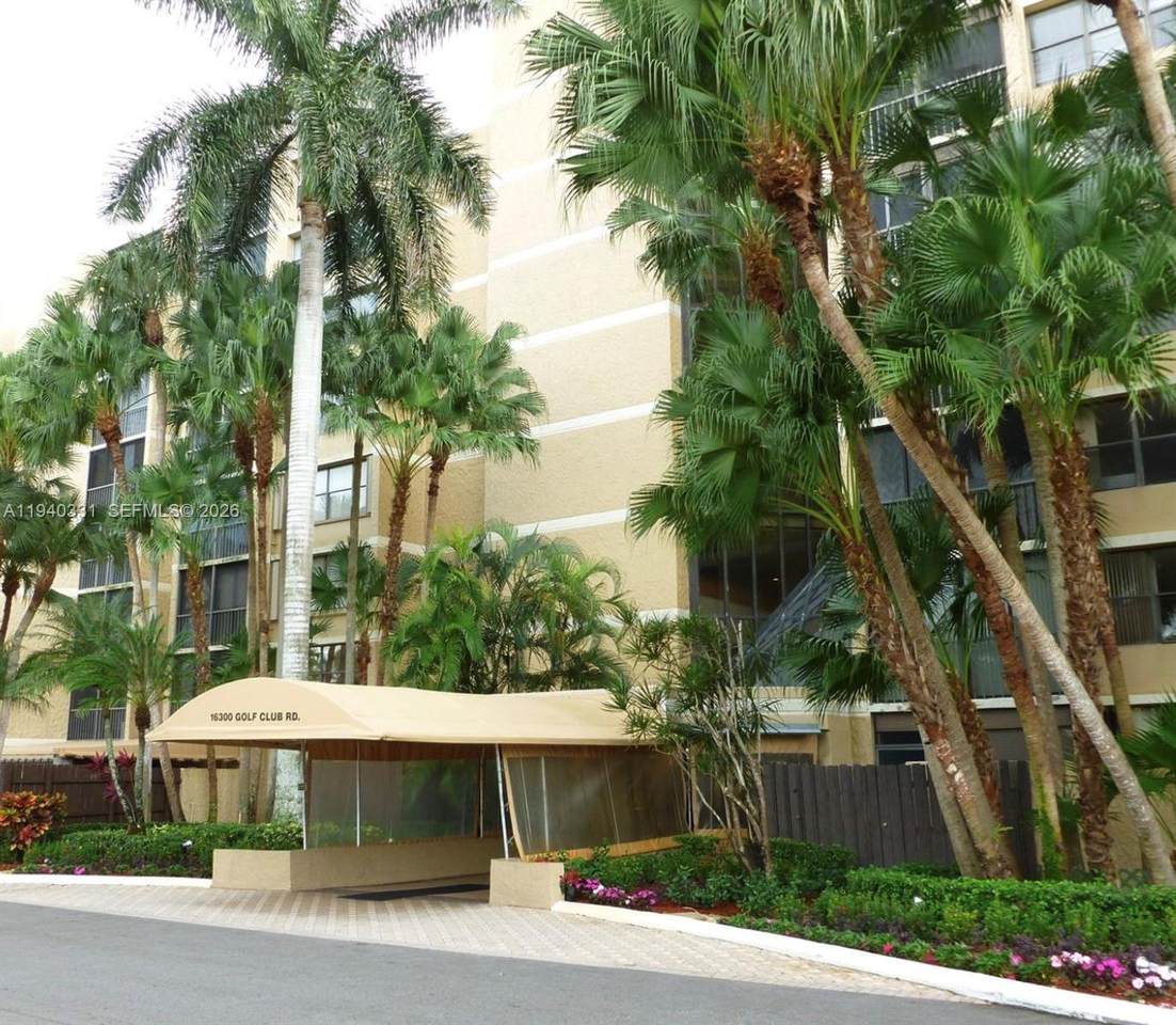 16300 Golf Club Rd - Photo 1