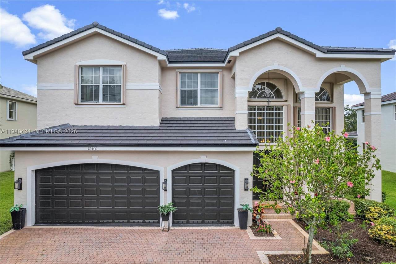 19500 39th Ct - Photo 1