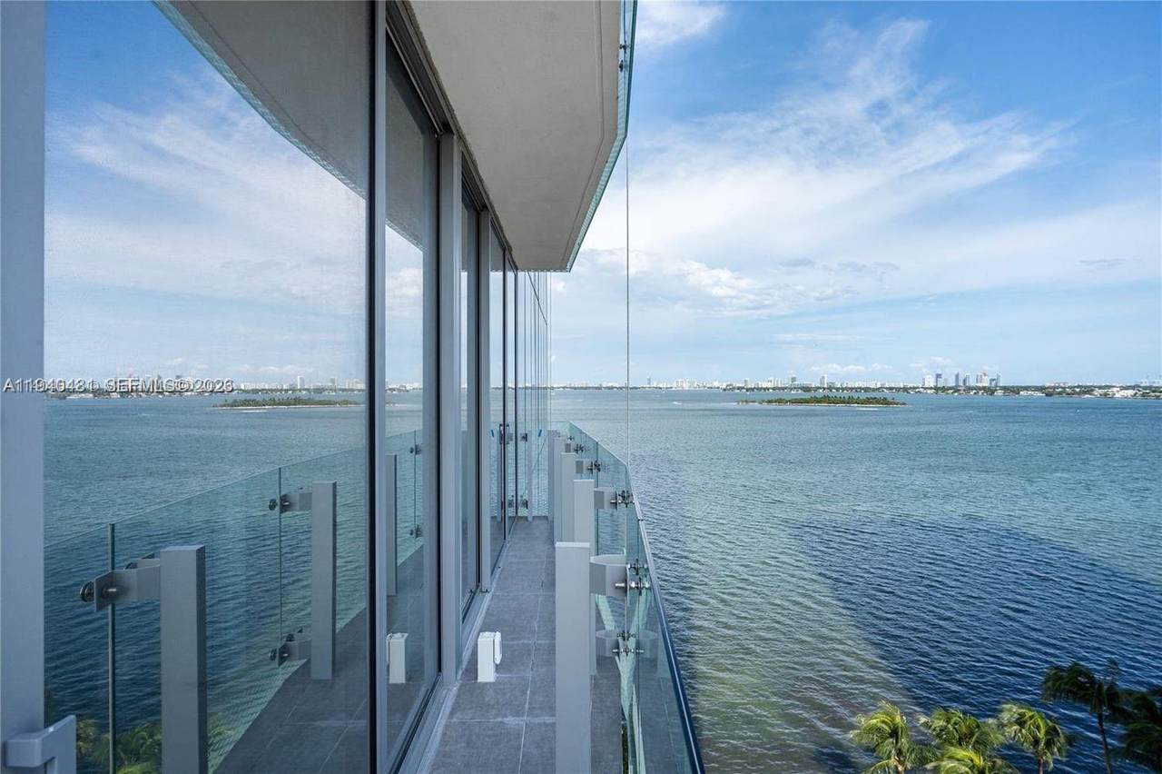 700 26th Ter - Photo 1