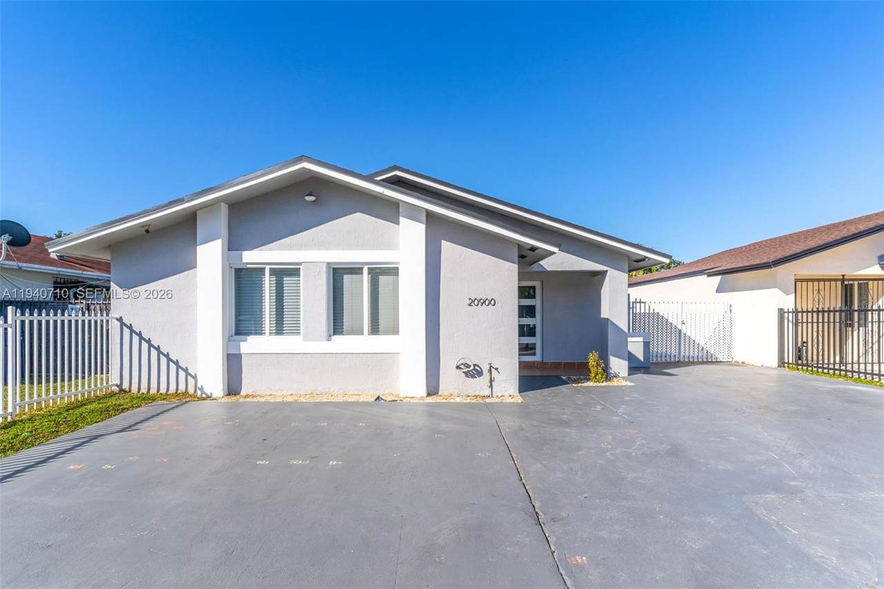 20900 118th Ave - Photo 1