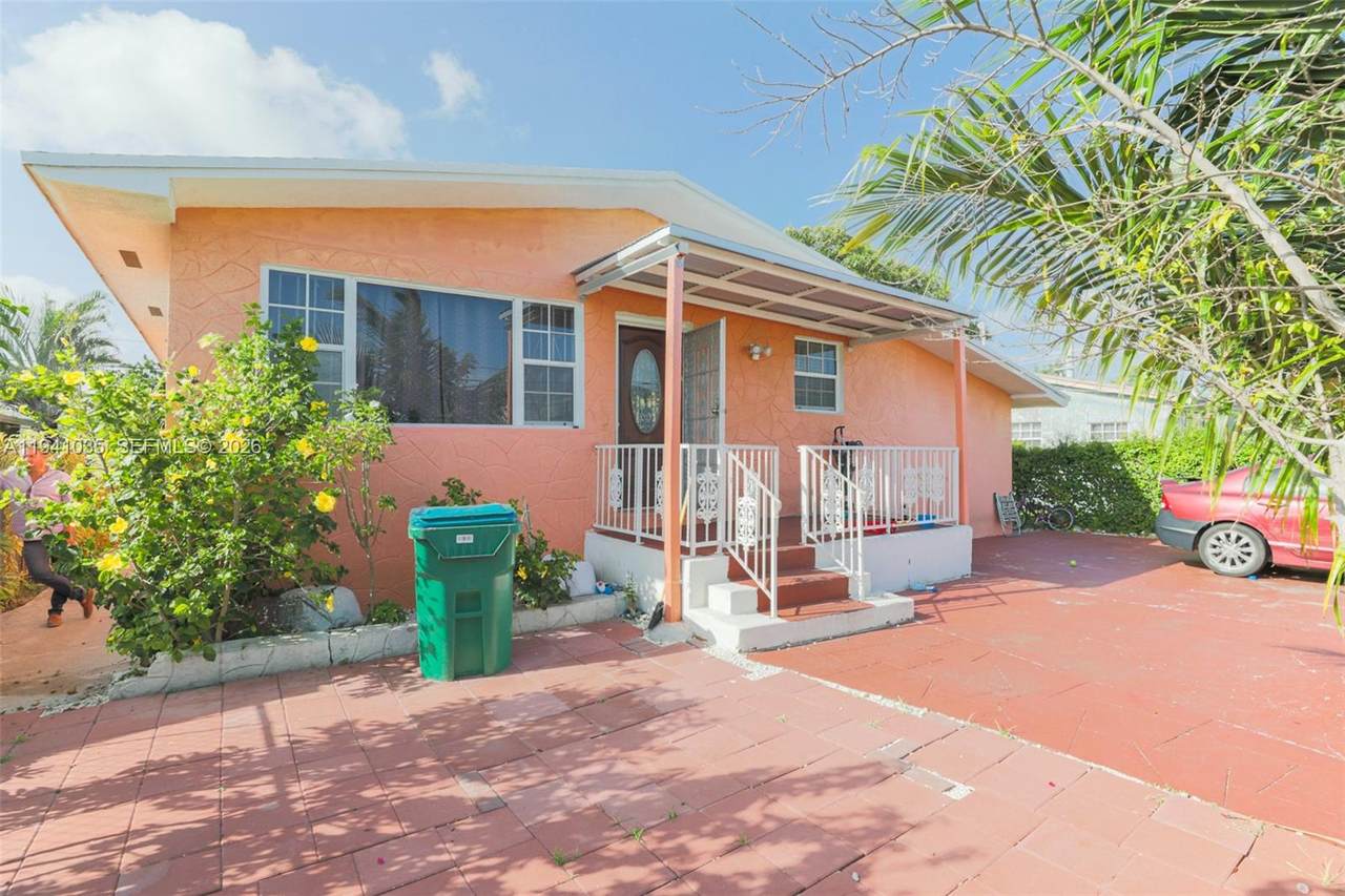 827 73rd St - Photo 1