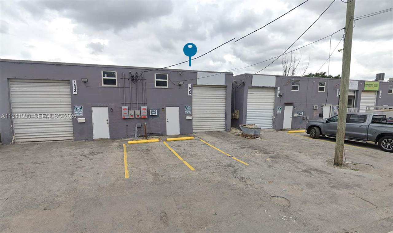 1626 33rd Pl - Photo 1