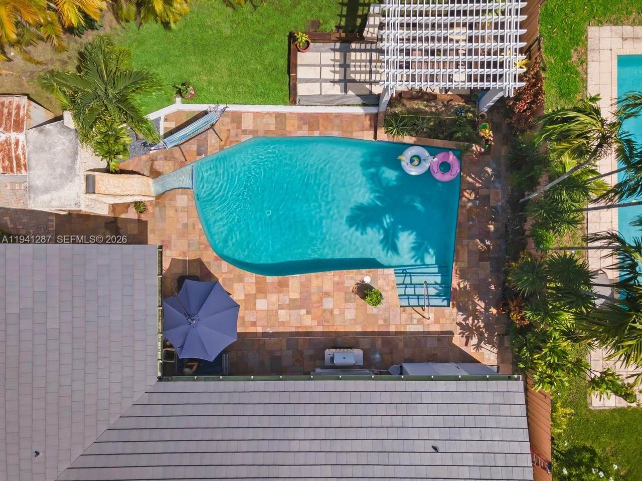 930 182nd Ter - Photo 1