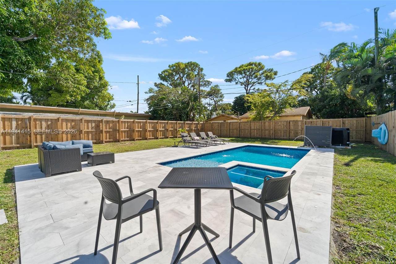 1464 24th St - Photo 1