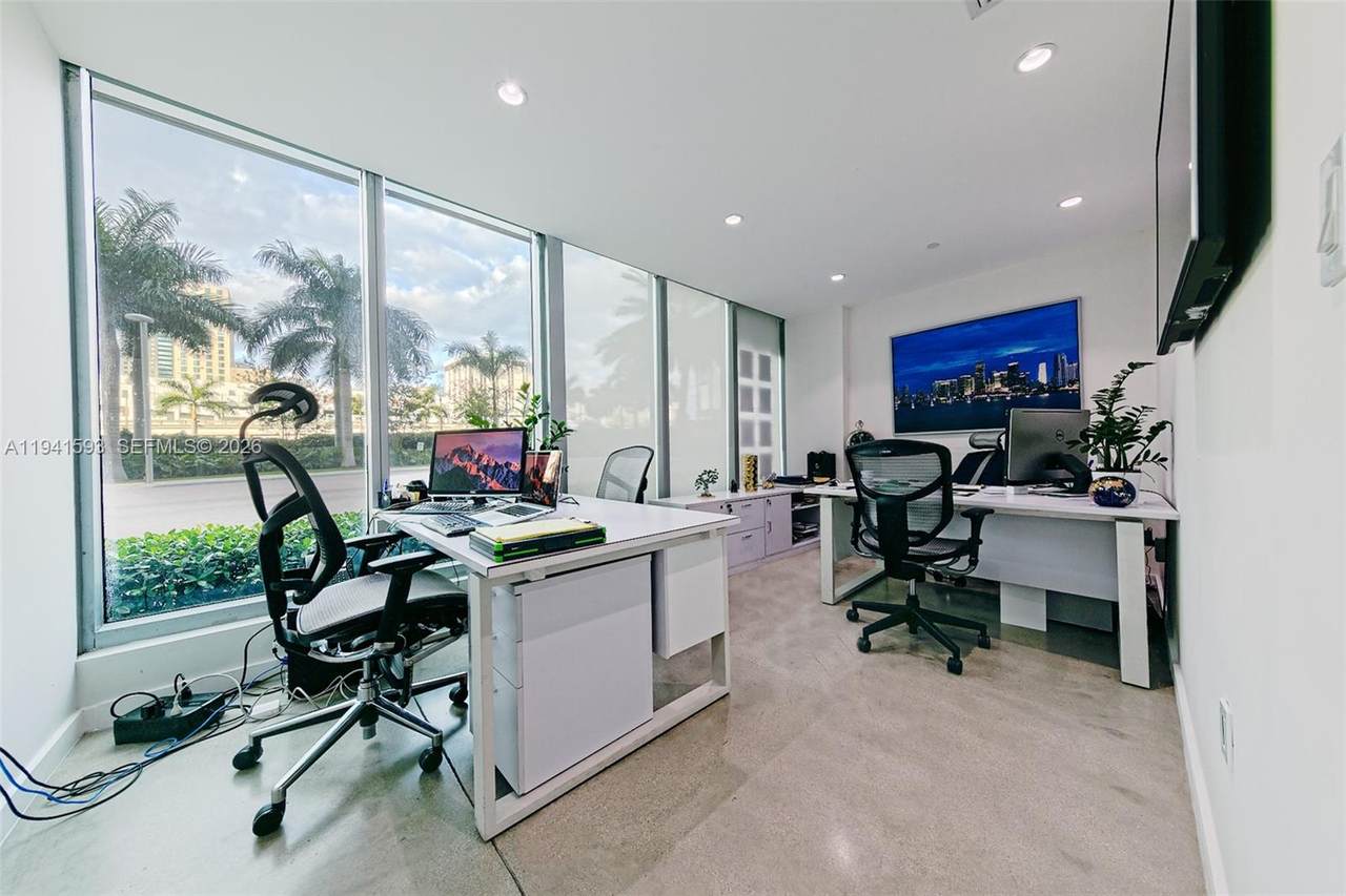 350 Miami Ave - Photo 1