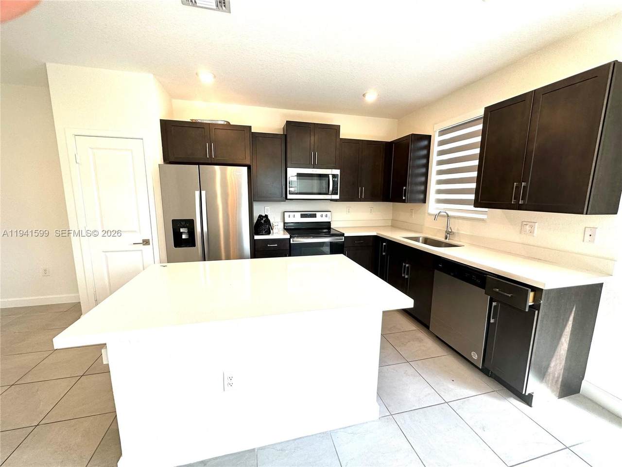 2418 10th Ct - Photo 1