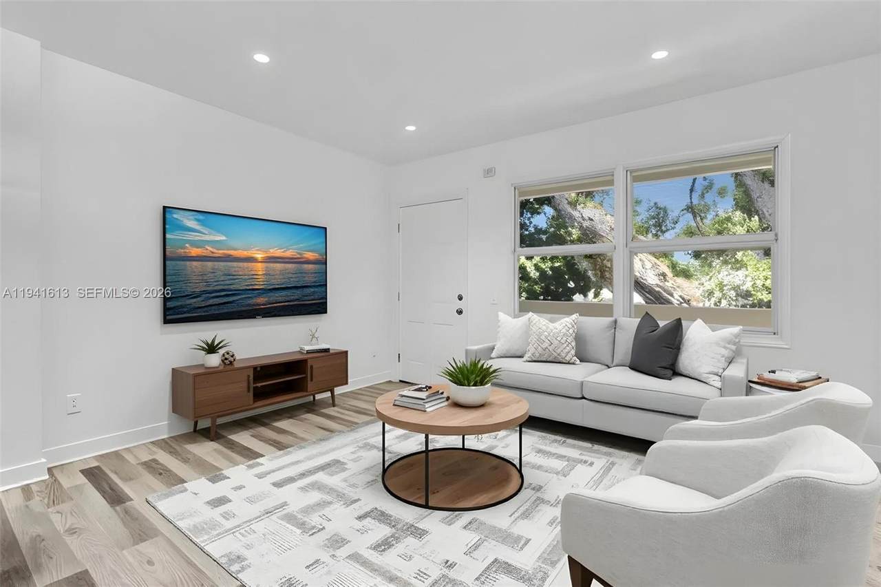 801 15th Ave - Photo 1