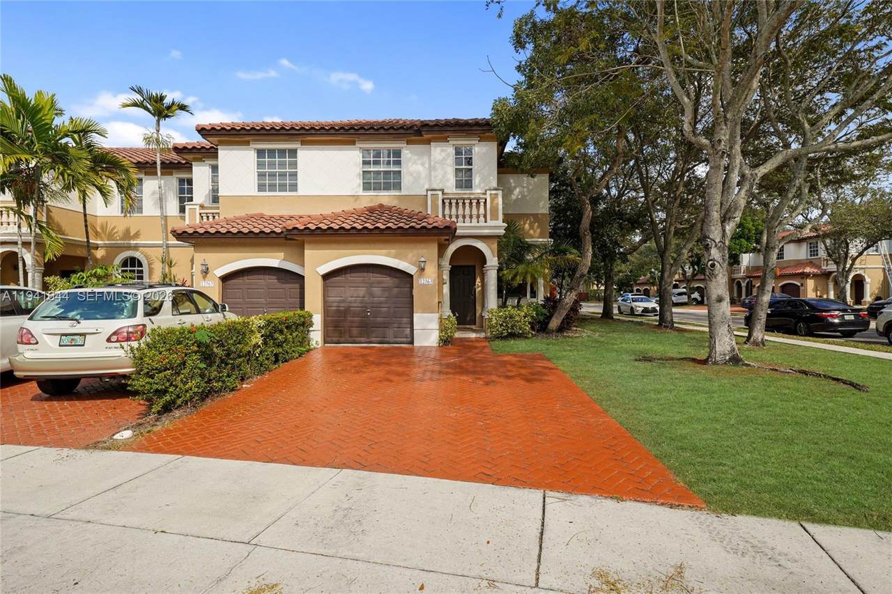 12763 50th St - Photo 1