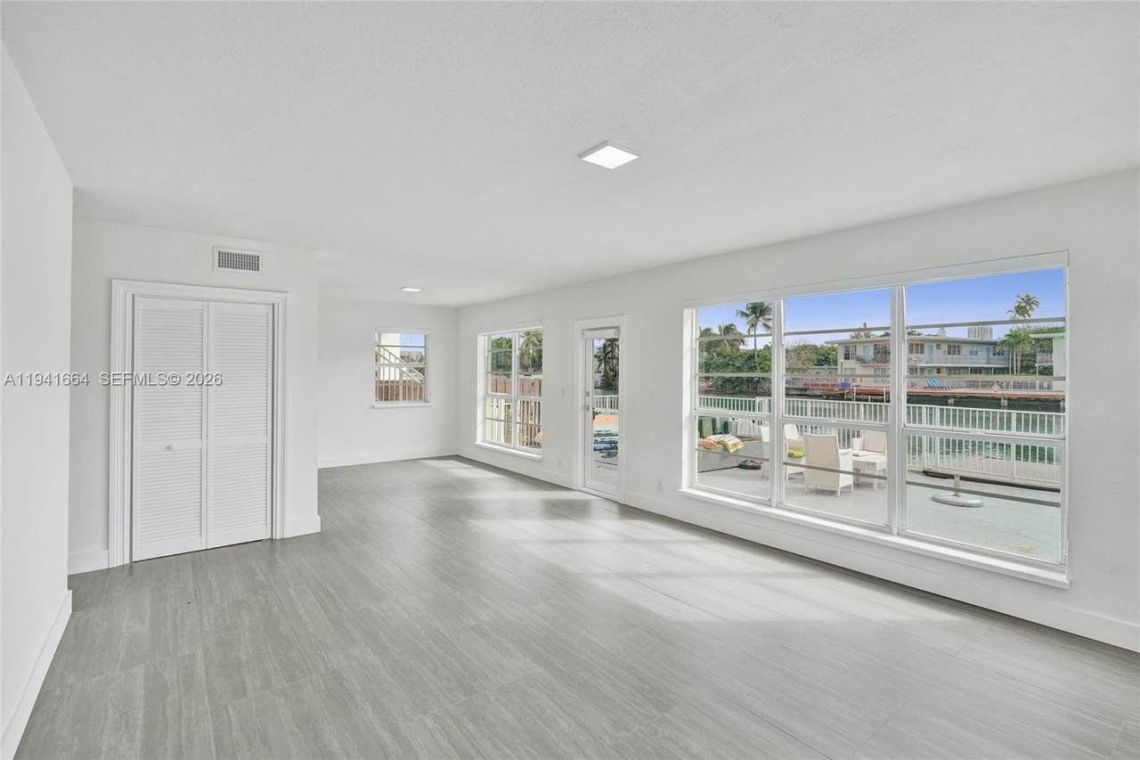 350 Shore Dr - Photo 1