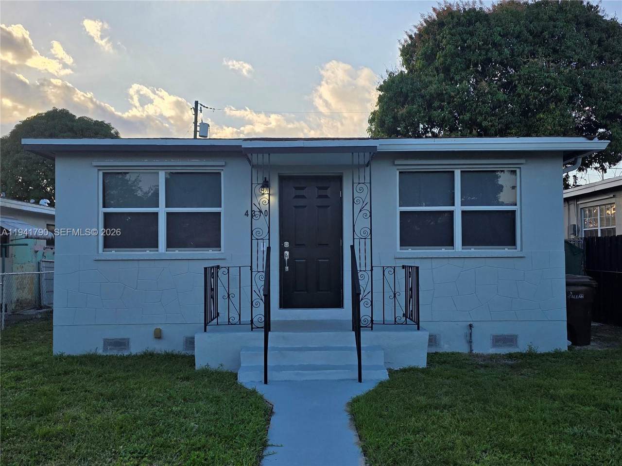 4310 9th Ln - Photo 1