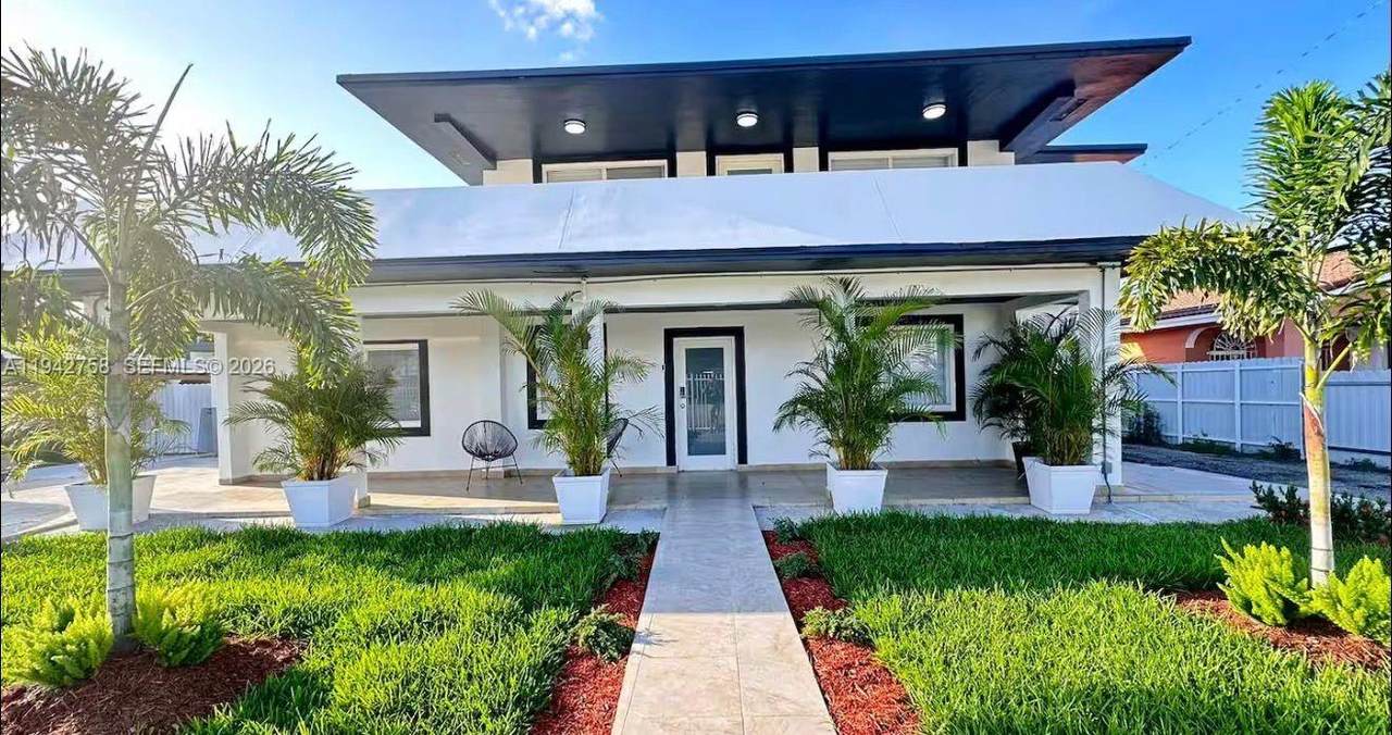 747 19th St - Photo 1