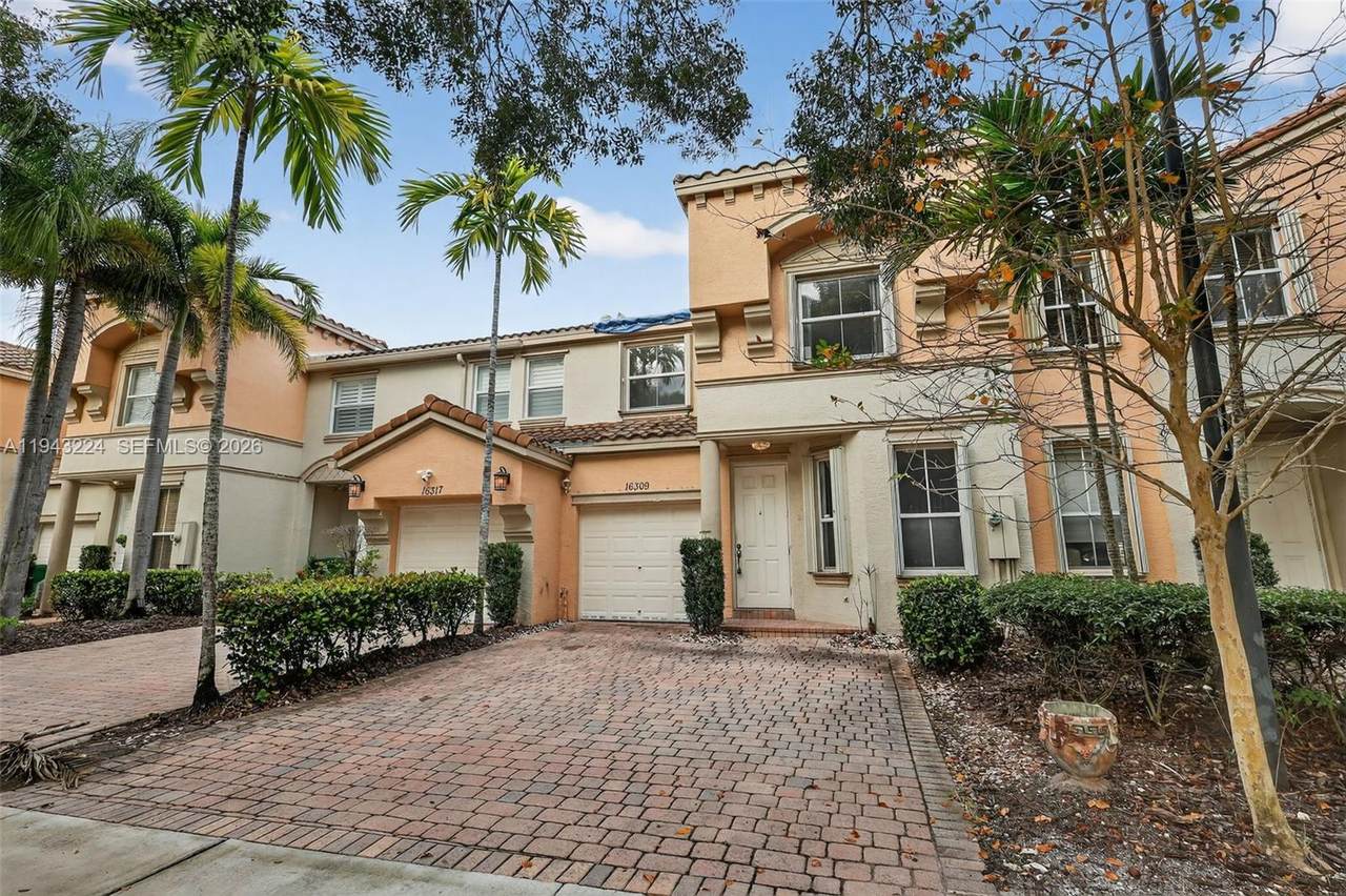 16309 48th St - Photo 1