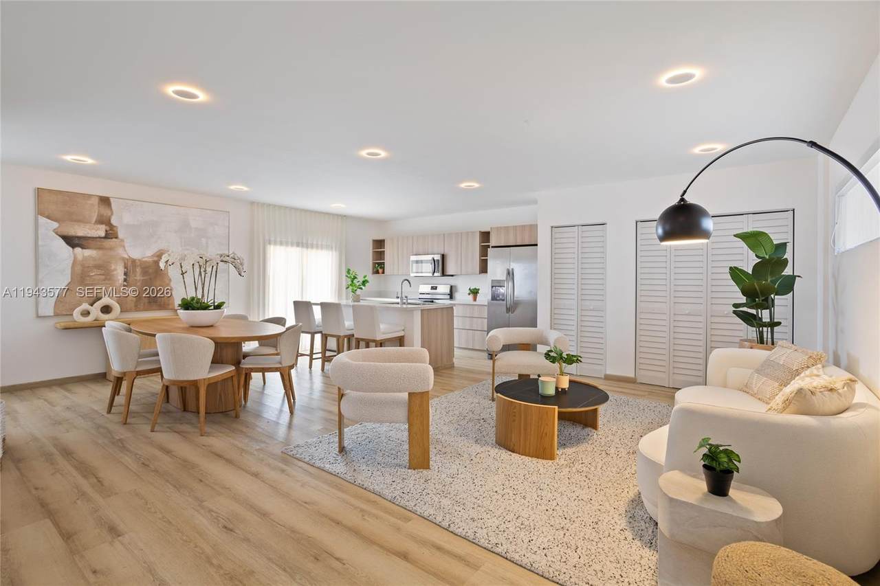 954 8 STREET - Photo 1