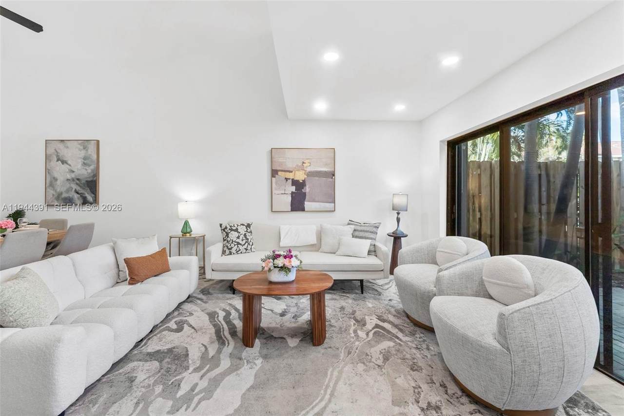 311 City View Dr - Photo 1