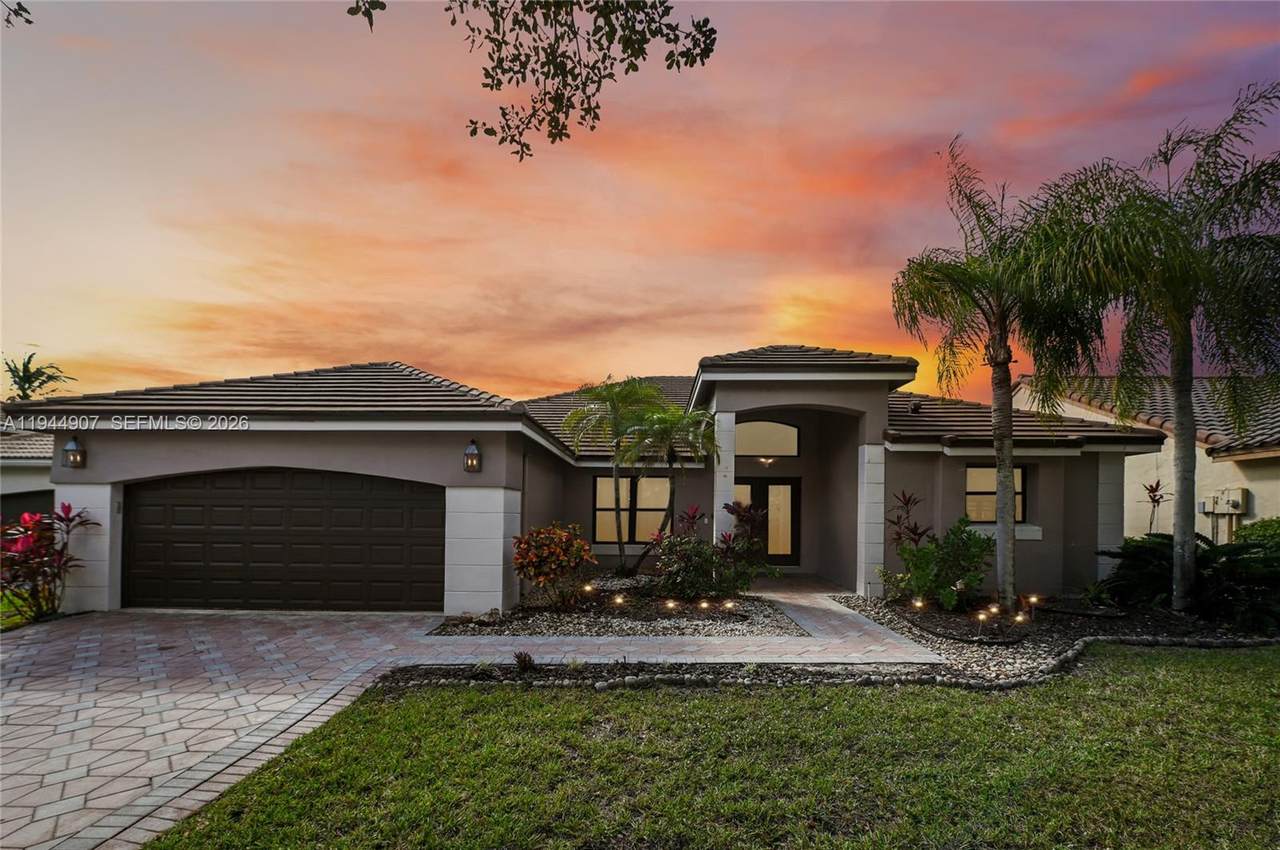 700 Verona Ct - Photo 1