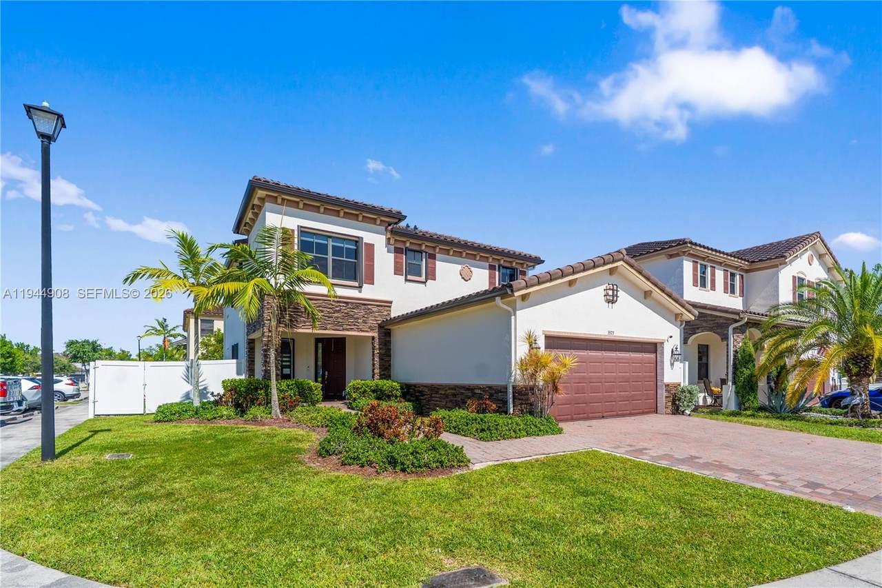 3573 93rd Pl - Photo 1