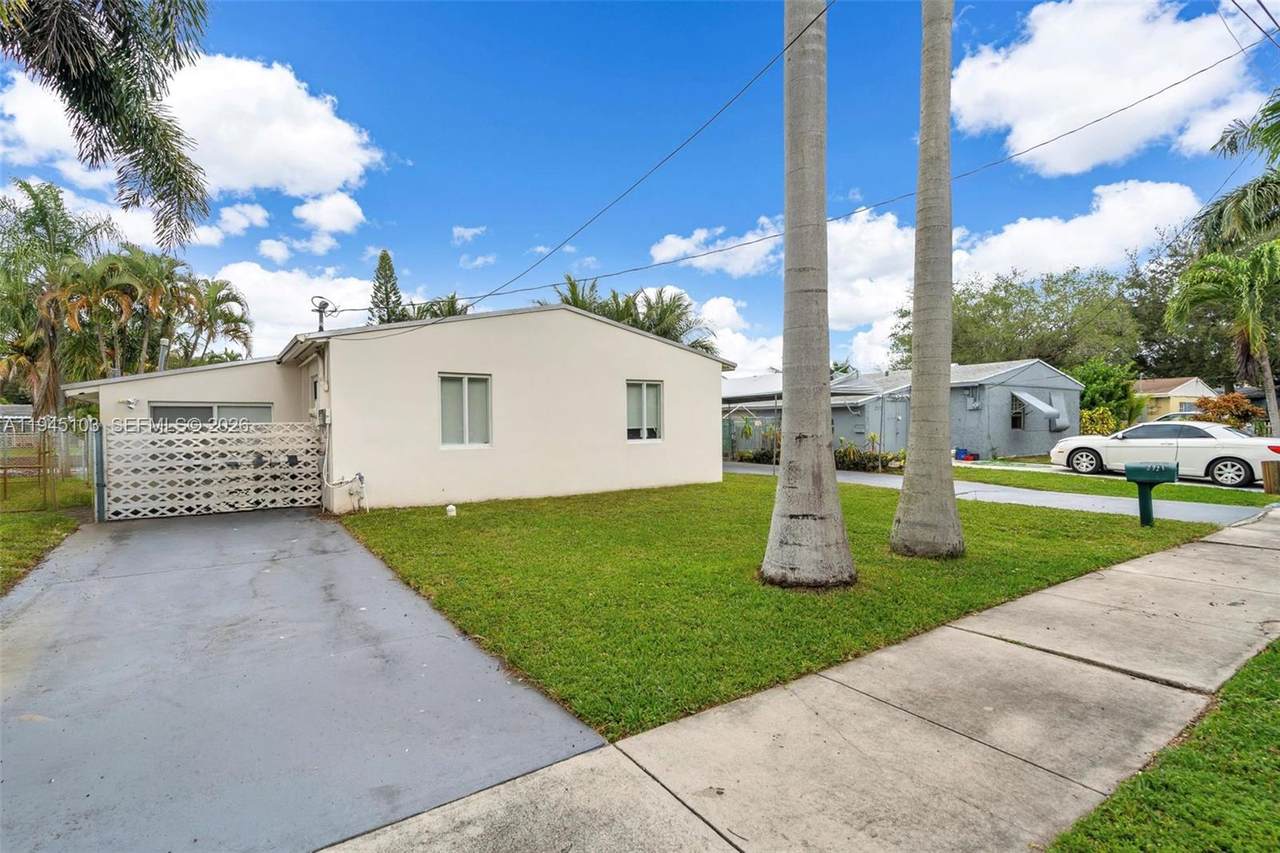 2721 Harding St - Photo 1