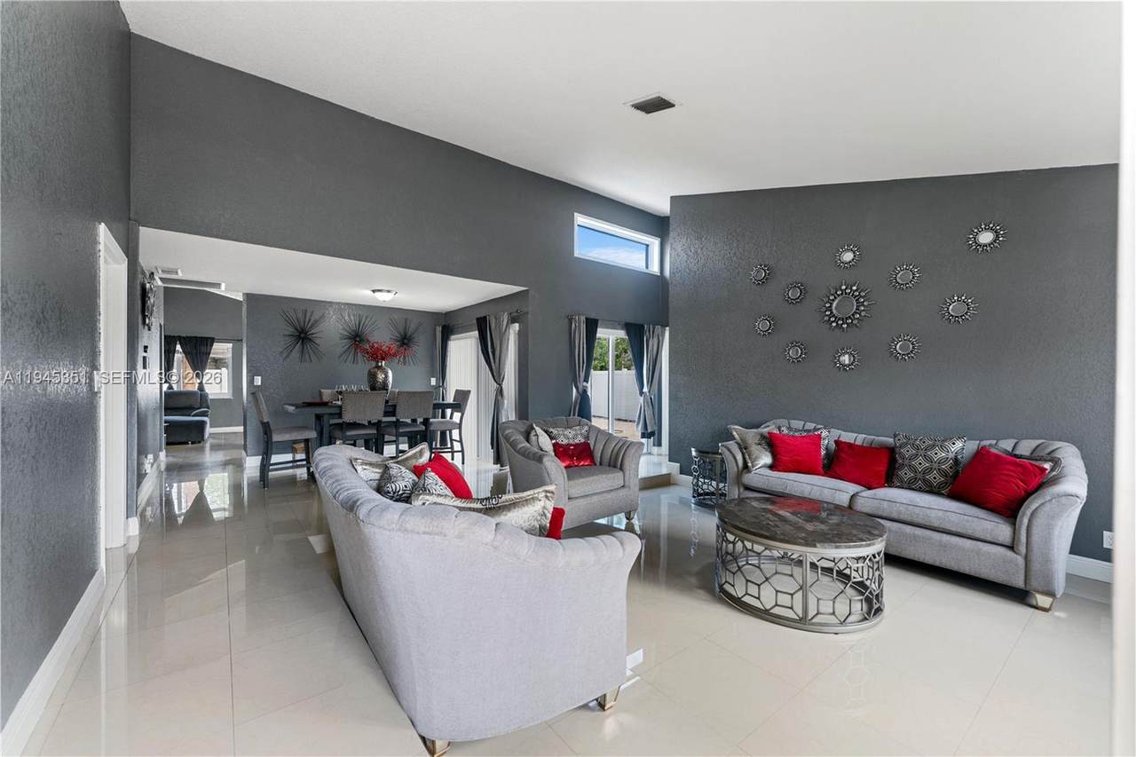 7527 6th Ct - Photo 1