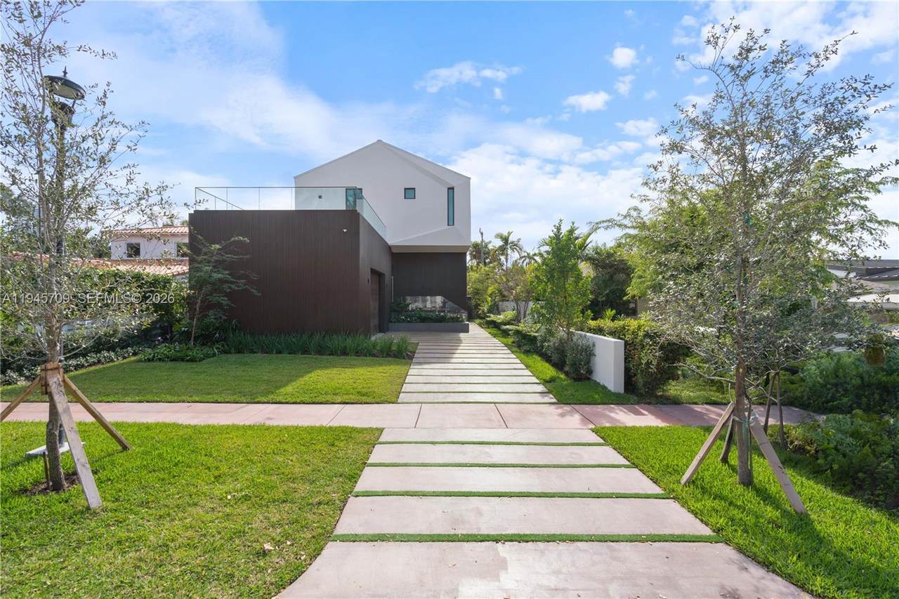 536 51st St - Photo 1