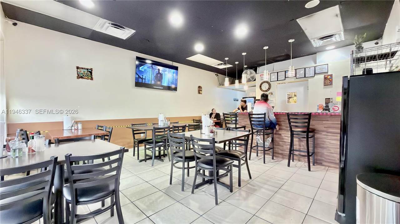Restaurant For Sale In North Miami Beach Area - Photo 1