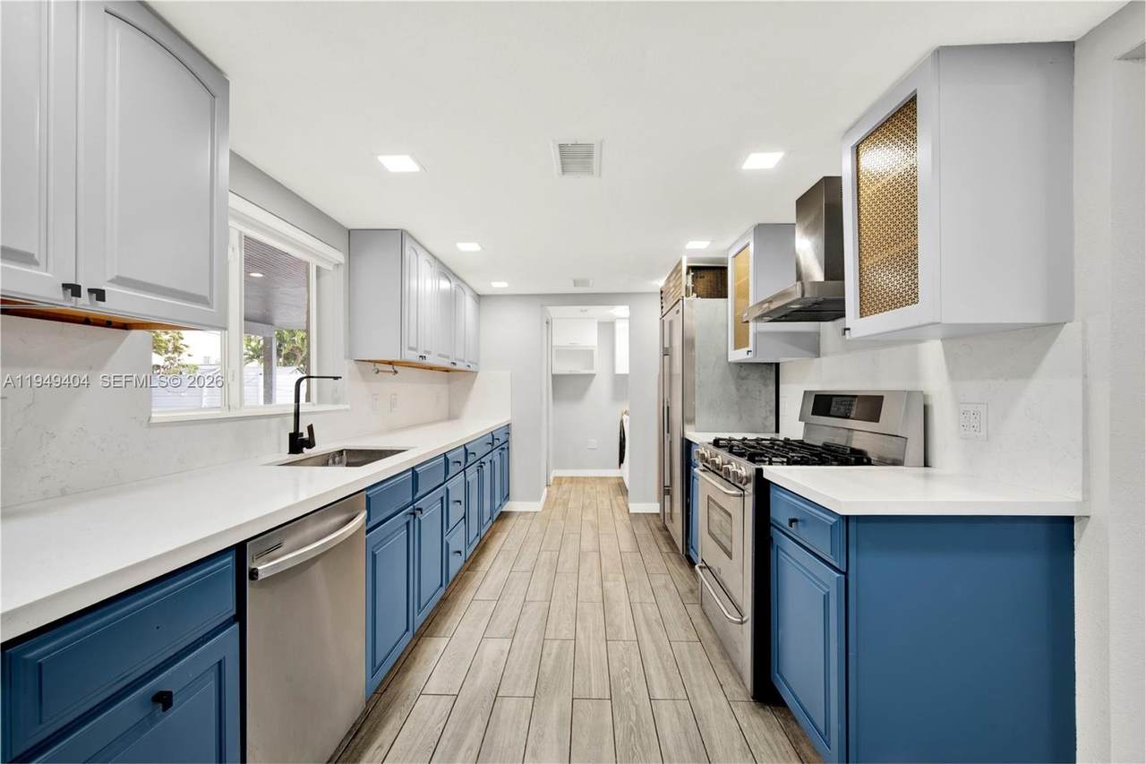 463 61st St - Photo 1