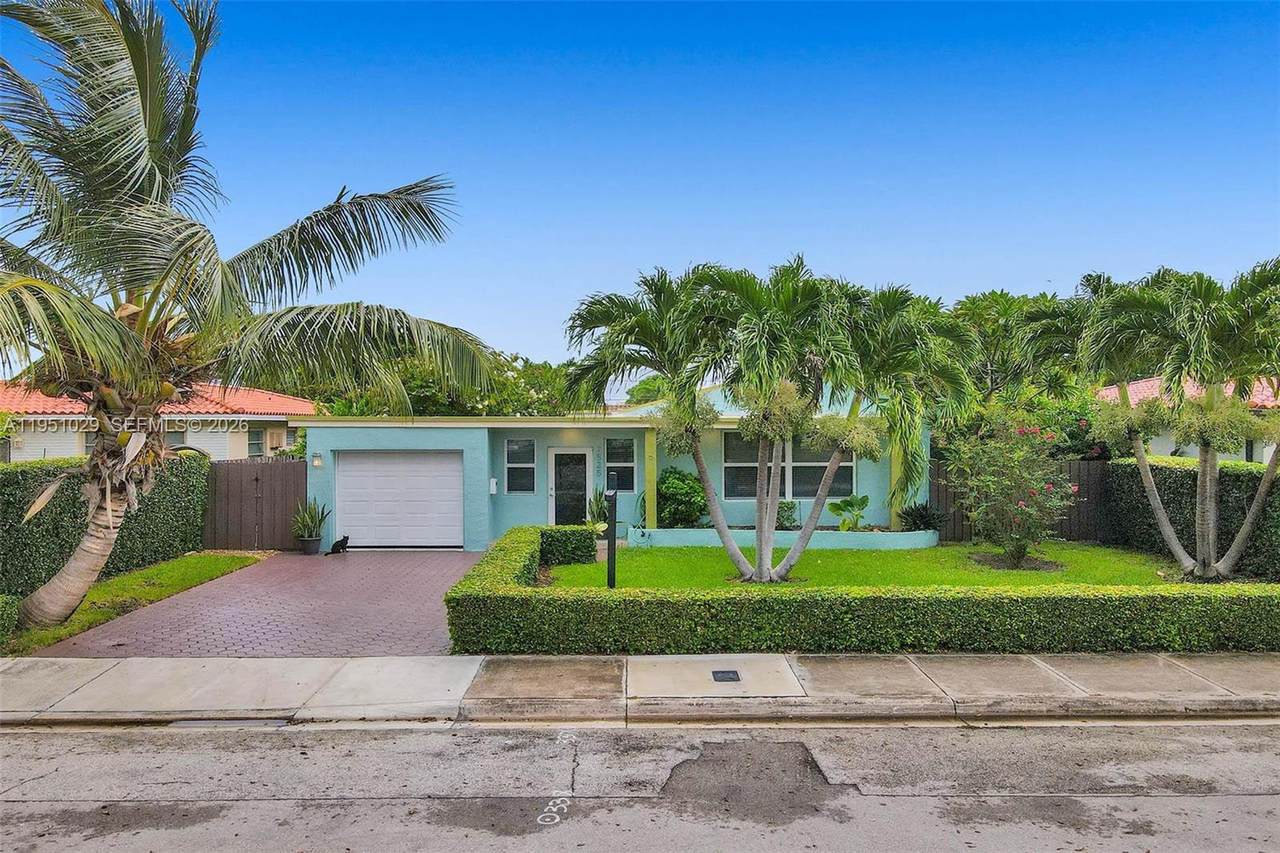 7525 Treasure Dr - Photo 1