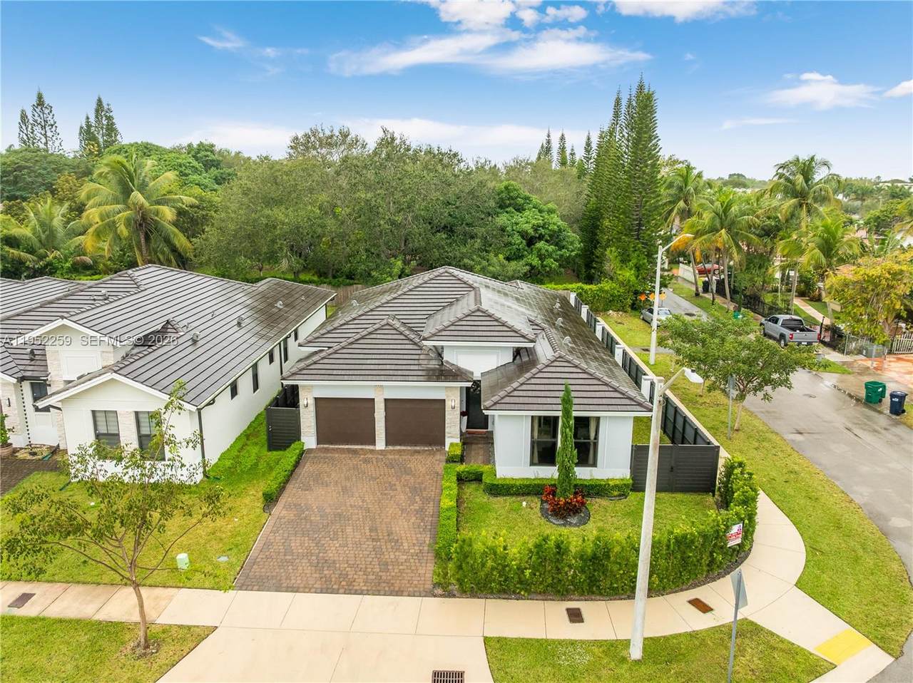 19410 124th Ct - Photo 1