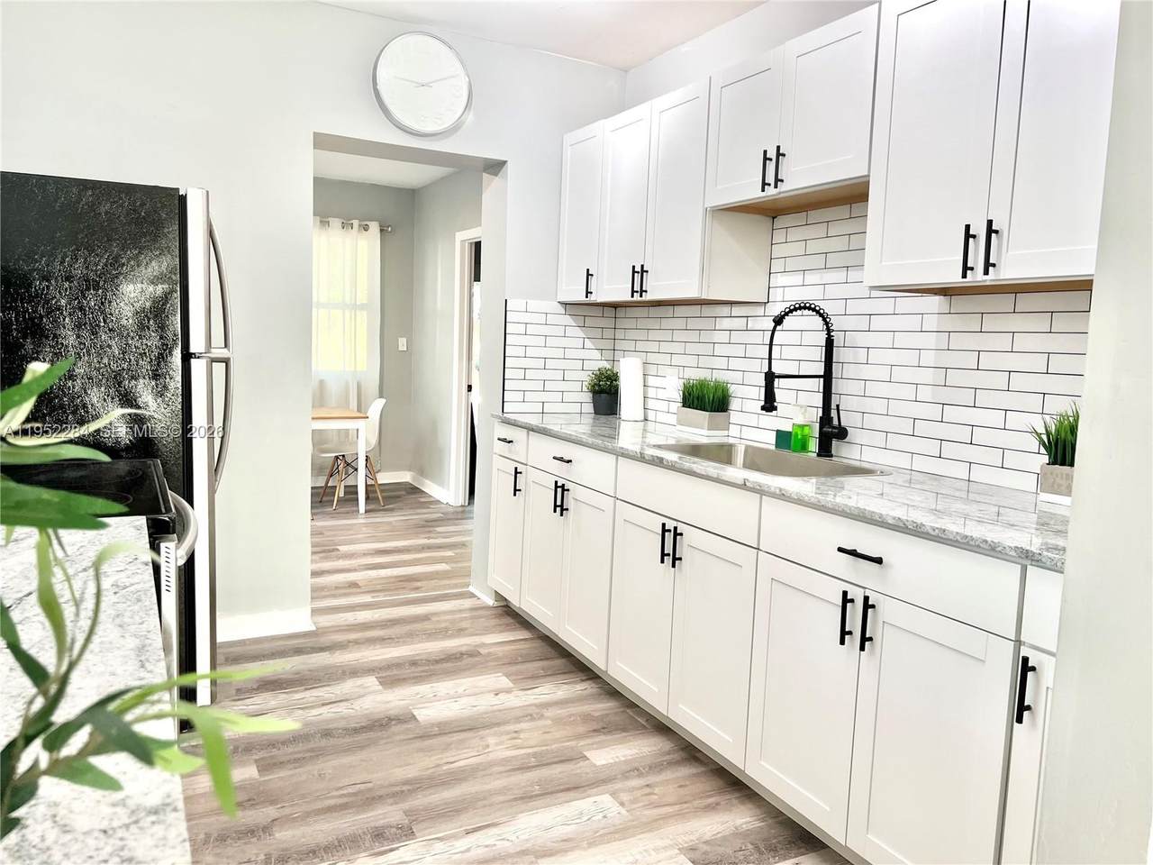 436 15th Ave - Photo 1