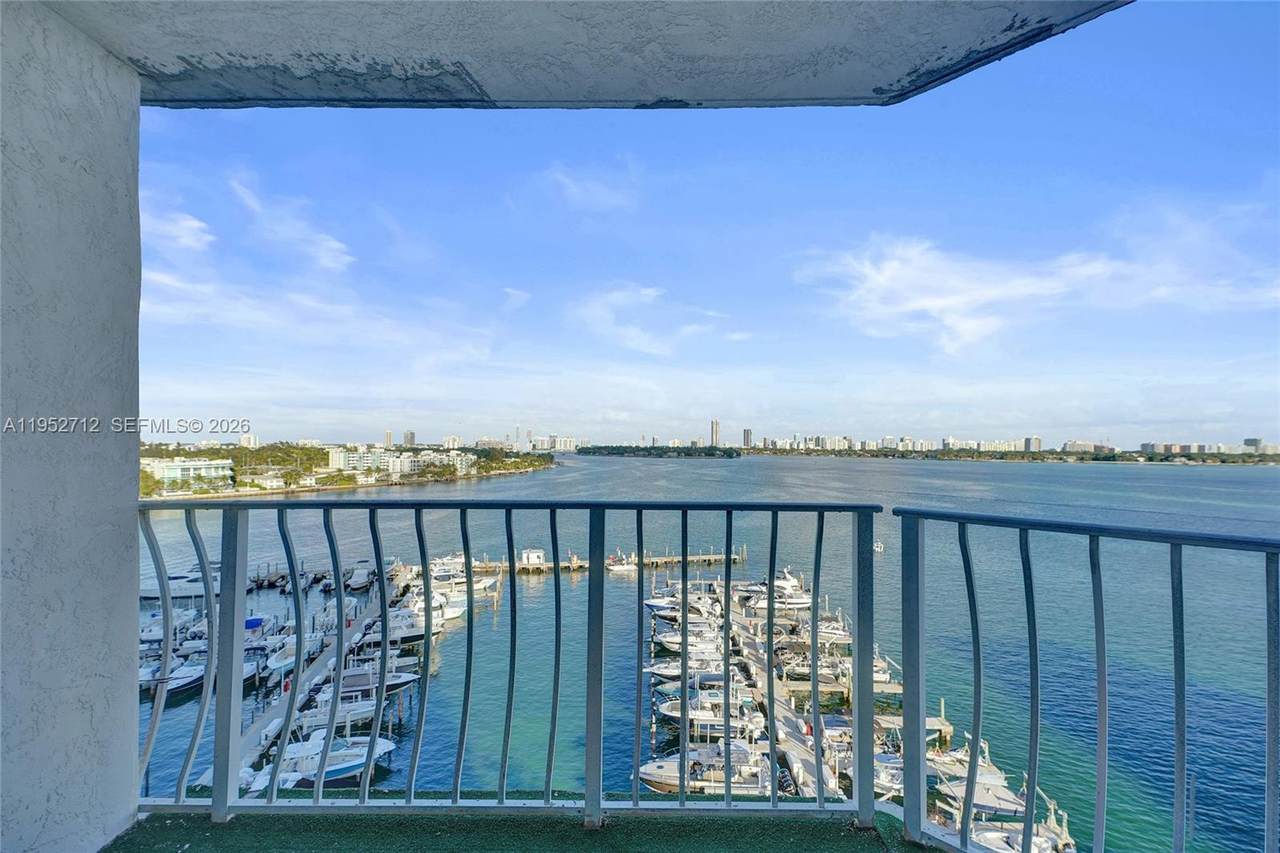 7601 Treasure Dr - Photo 1