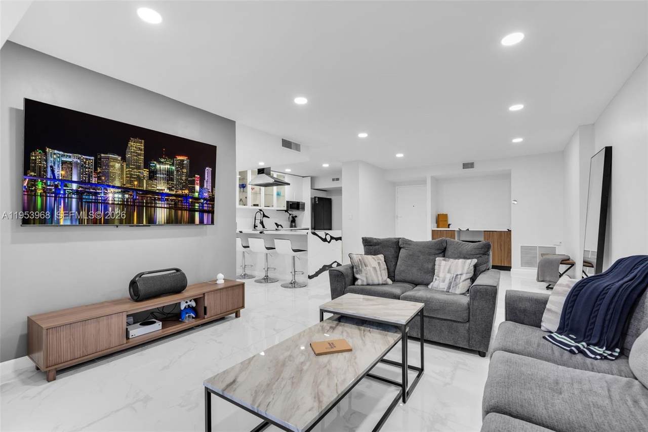 3800 Hillcrest Dr - Photo 1