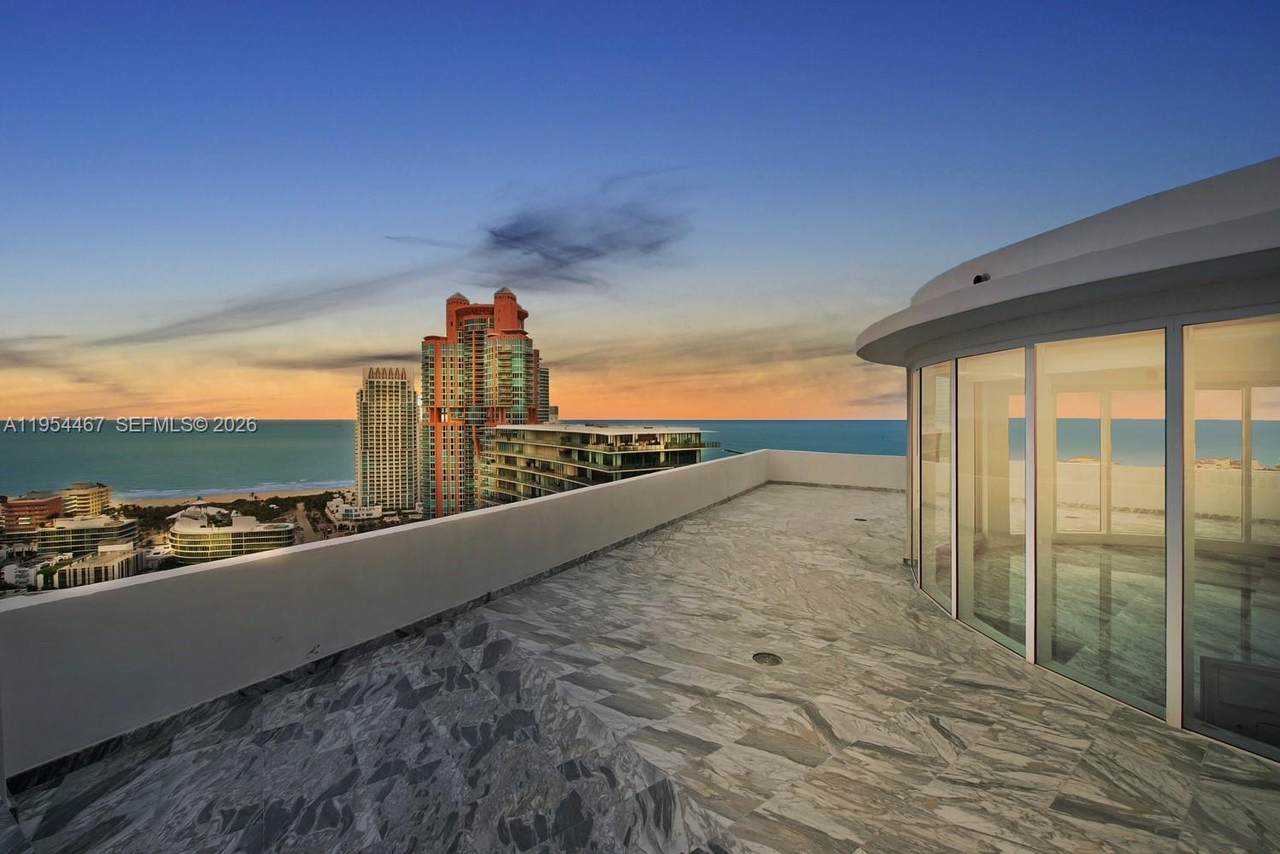 1000 Pointe Dr - Photo 1