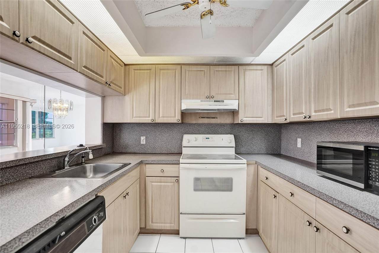 900 128th Ave - Photo 1